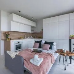 Central Warsaw Apartment - Great Location - City View- Słominskiego