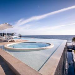 Luxury Oceanfront Condo with Jacuzzi