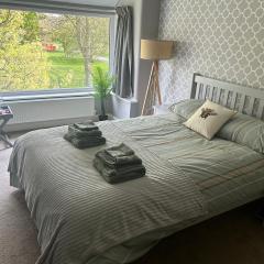 Lovely, large double bedroom with park view, breakfast