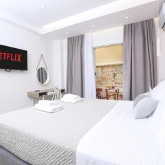 Elisavet City Apartment with Veranda