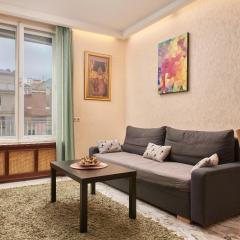 Exclusive Central Spacious Apartment in Innere Stadt w Free Parking