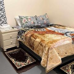 Queen Bedroom @ Divine Villa and Resort 6 mins EWR Airport and 4mins to Train Station
