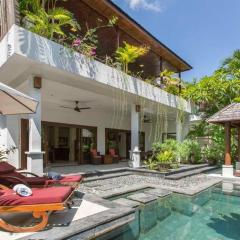 2 Bedroom Private Pool walking distance to the Seminyak beach