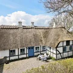 4 Bedroom Beautiful Home In Tranekær