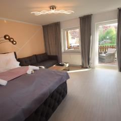Bliss Place - 1R Premium Apartment - Kingsize Bett, Smart TV, Küche, Balkon, Waschkeller