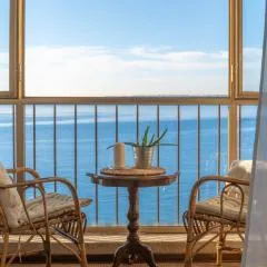 City Vibes Apartment with Balcony and Spectacular View