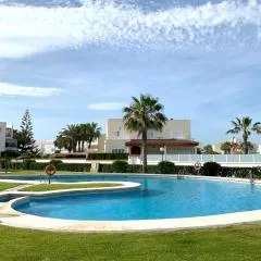 Apartamento con vistas al mar en urbanización en primera linea de playa