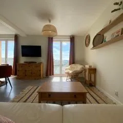 Établissement 3 étoiles avec ASCENSEUR, 3 appartements lumineux vue port avec balcon, 200m de la mer, Wifi Fibre, tous service inclus