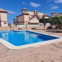 Agréable appartement avec piscine commune