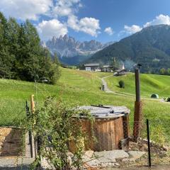 Farmhouse with a stunning view over the dolomites
