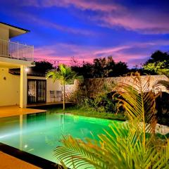 Lakaz Kannell - Cinnamon Room- Luxury Bedroom and Bathroom infinity pool