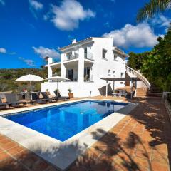 Exquisite and Modern villa near beach with Heated pool!