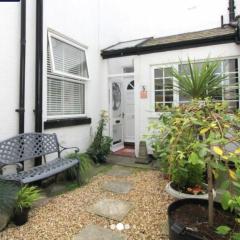 The Hideaway ll with enclosed private rear garden