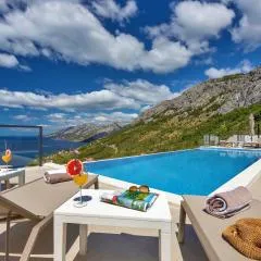 Villa Skyview mit Infinitypool und Panorama Meerblick