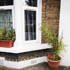 1 Bed Victorian flat Sleeps 4 - Garden & Patio