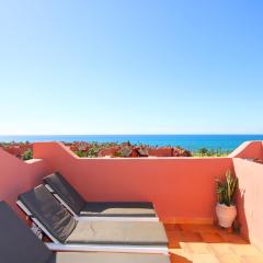 Luxury 3 bed Duplex Penthouse, 3 mins walk to the beach