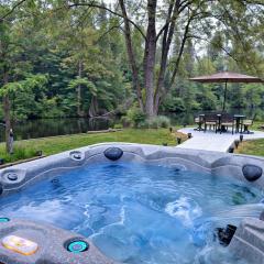 Lakeside Retreat: Pool table, HotTub, King bedroom