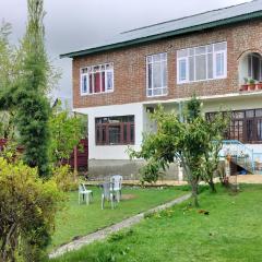 Elizabeth paying guest house Tangmarg gulmarg