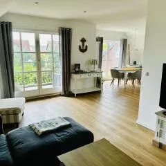 Große deluxe Ferienwohnung mit Balkon, 2 SZ und nur 300m zum Strand