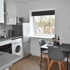 Chichester Retreat - Quiet City Centre Apartment