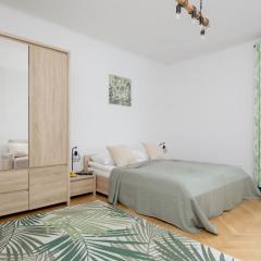 Spacious Apartment for 6 People Near the Old Town by Noclegi Renters