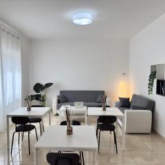 Modern House 110 mq piano terra + Parcheggio privato+ Giardino