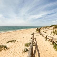 2 Bedroom Stunning Apartment In Rota