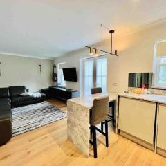 Newly furnished stunning 2 bedroom flat