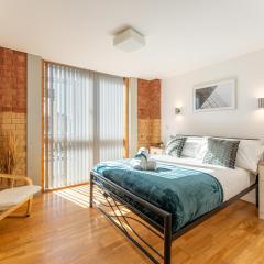 Electric Wharf - Luxury 2-bed Apartment with Free WiFi and Parking