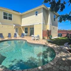 Updated home near beach w/ fenced yard, pool & grill - Snowbirds & Dogs WELCOME!