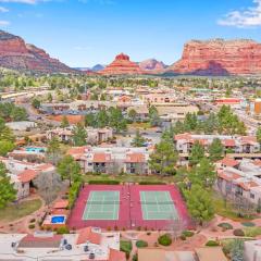 Sedona Casa Oak Creek community clubhouse, pool, hot tub, tennis & balcony with views!