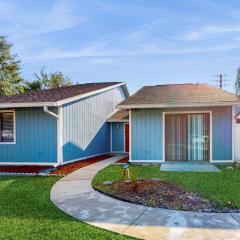 Centrally located dog-friendly home with beach gear & patio - snowbird-friendly