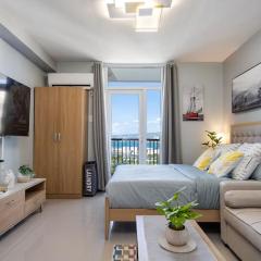 Azure Haven - Near Airport - Hot Shower - Cozy with Balcony 16th Flr unit 1623 bldg 102