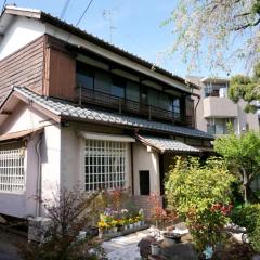 200 sqm villa Shinjuku 20 min 3 parking accessible centennial garden