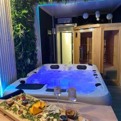 Suite with jacuzzi and sauna