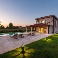 Exceptional Villa Idalia near ZADAR, NIN & QUEENS BEACH, Heated Pool, Privacy