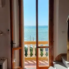 Sea-front loft in Liberty villa