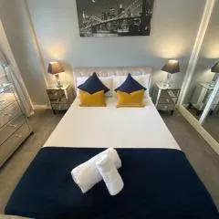 The Brook House - Spacious 3 Bed Home From Home in Burton