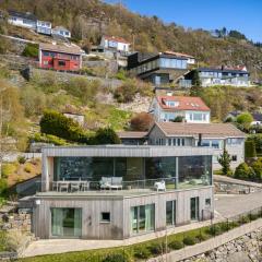 Amazing View - 5 bedrooms - new house - modern and exclusive