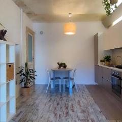 Behind Duomo - Design Apartment in Centro con Parcheggio Disponibile