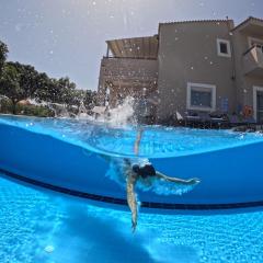 Four Seasons private villa - seaview - big heated pool - gym - sport activities