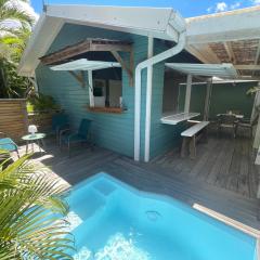 Très joli bungalow et sa petite piscine privee