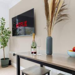 Sage Apartment - Central Location - Free Parking, Fast Wifi and SmartTV with Netflix by Yoko Property