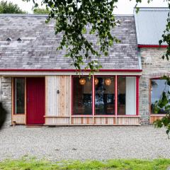 Luxury Stargazers Barn; Close to Coast, Town and Trails