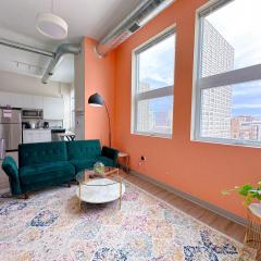 Chic South Loop 2BR Apartment with Gym and Optional Parking Near Grant Park, McCormick Place, Museum Campus & Downtown