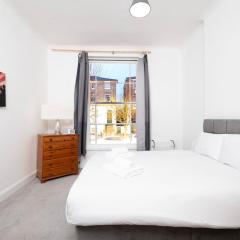 Spacious minimalist 1BR flat in London