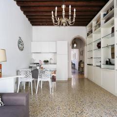 Casa del Mandolino - Cozy Apt near the Station!