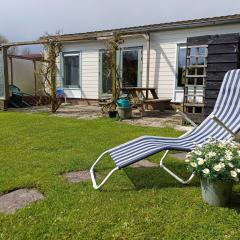 Vrije Vogels met grote tuin en mogelijkheid tot huren van een strandhokje