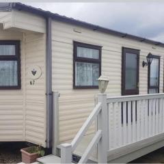 Captivating 2-Bed Carvavan in Mablethorpe