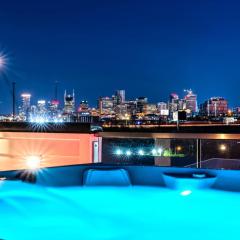 New How We Roll Rooftop - Hot Tub with Views - 13 Beds